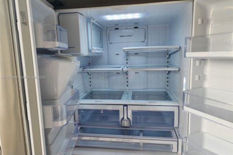 Condo in Hialeah Gardens, Florida, 2 bedrooms  № 2041189 - photo 12