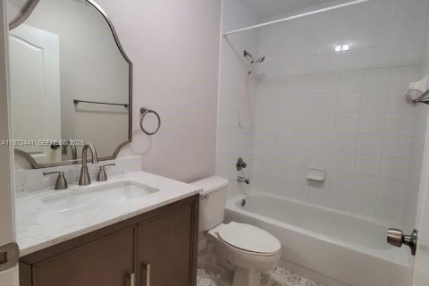 Condo in Hialeah Gardens, Florida, 2 bedrooms  № 2041189 - photo 24