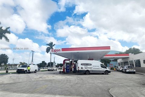 Condo in Hialeah Gardens, Florida, 2 bedrooms  № 2041189 - photo 30