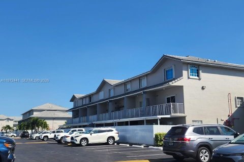 Condo in Hialeah Gardens, Florida, 2 bedrooms  № 2041189 - photo 28