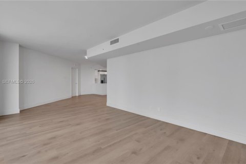 Apartamento en alquiler en Miami, Florida, 2 dormitorios, 119.94 m2 № 2033578 - foto 15