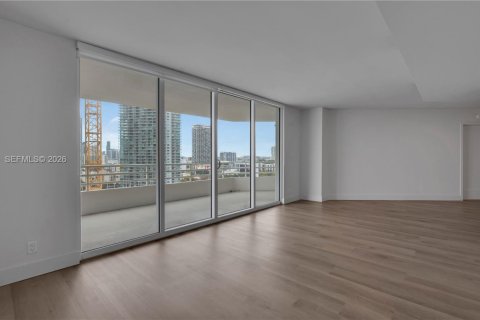 Apartamento en alquiler en Miami, Florida, 2 dormitorios, 119.94 m2 № 2033578 - foto 16