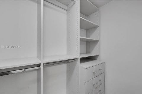 Apartamento en alquiler en Miami, Florida, 2 dormitorios, 119.94 m2 № 2033578 - foto 25