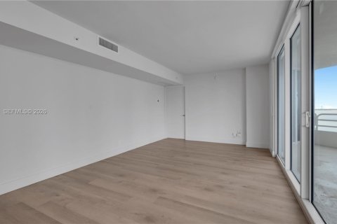 Apartamento en alquiler en Miami, Florida, 2 dormitorios, 119.94 m2 № 2033578 - foto 13