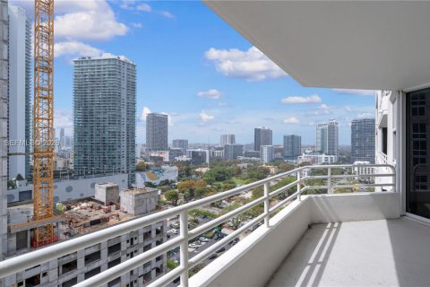 Apartamento en alquiler en Miami, Florida, 2 dormitorios, 119.94 m2 № 2033578 - foto 17