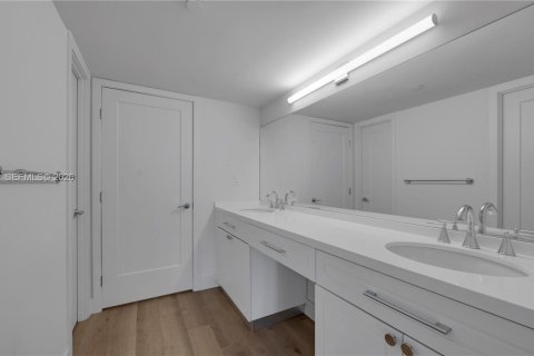 Apartamento en alquiler en Miami, Florida, 2 dormitorios, 119.94 m2 № 2033578 - foto 22