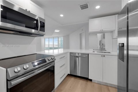 Apartamento en alquiler en Miami, Florida, 2 dormitorios, 119.94 m2 № 2033578 - foto 9