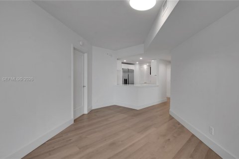 Apartamento en alquiler en Miami, Florida, 2 dormitorios, 119.94 m2 № 2033578 - foto 14