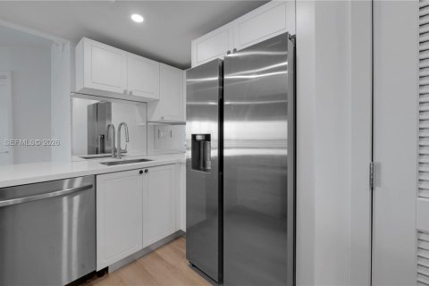 Apartamento en alquiler en Miami, Florida, 2 dormitorios, 119.94 m2 № 2033578 - foto 8