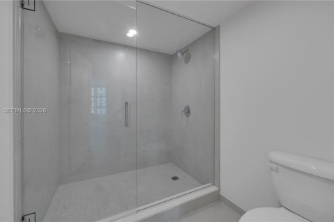Apartamento en alquiler en Miami, Florida, 2 dormitorios, 119.94 m2 № 2033578 - foto 26