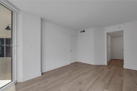 Apartamento en alquiler en Miami, Florida, 2 dormitorios, 119.94 m2 № 2033578 - foto 21