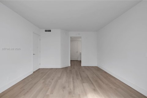 Apartamento en alquiler en Miami, Florida, 2 dormitorios, 119.94 m2 № 2033578 - foto 20