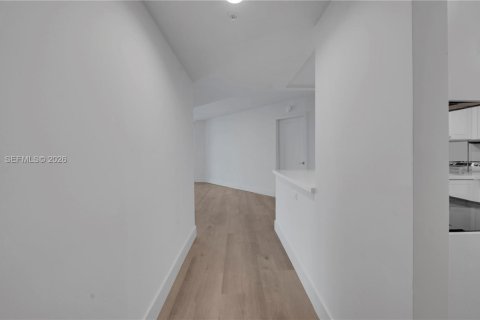 Apartamento en alquiler en Miami, Florida, 2 dormitorios, 119.94 m2 № 2033578 - foto 7