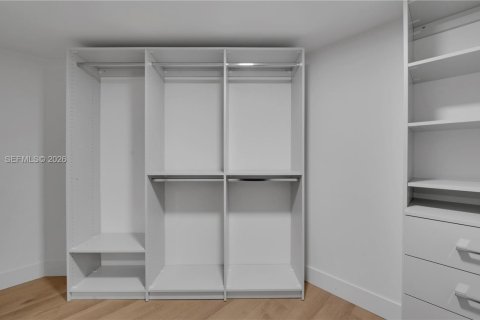 Apartamento en alquiler en Miami, Florida, 2 dormitorios, 119.94 m2 № 2033578 - foto 23