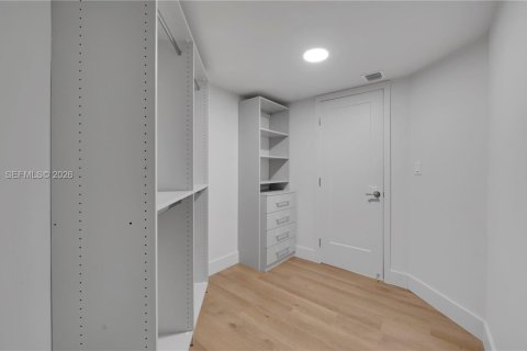 Apartamento en alquiler en Miami, Florida, 2 dormitorios, 119.94 m2 № 2033578 - foto 24