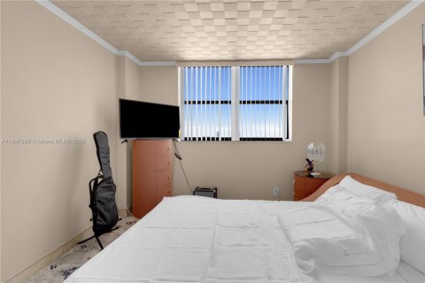 Condo in Sunny Isles Beach, Florida, 2 bedrooms  № 1936064 - photo 21