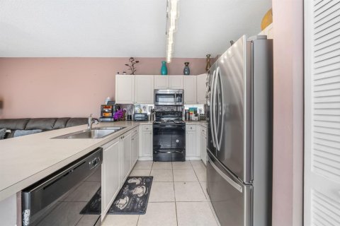 Купить виллу или дом в Лейк-Уорт, Флорида 3 комнаты, 175.31м2, № 2082818 - фото 7