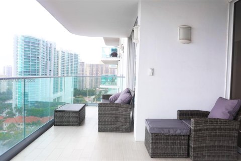 Condo in Aventura, Florida, 2 bedrooms  № 1863018 - photo 23