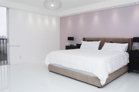 Condo in Aventura, Florida, 2 bedrooms  № 1863018 - photo 16