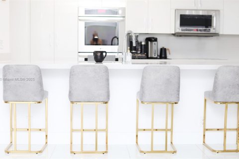Condo in Aventura, Florida, 2 bedrooms  № 1863018 - photo 6