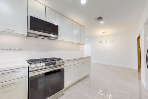 Casa en alquiler en Homestead, Florida, 5 dormitorios, 156.26 m2 № 1956489 - foto 6