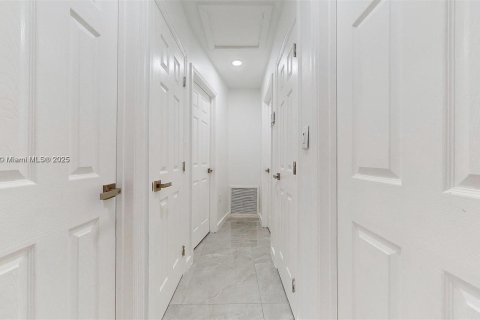 Casa en alquiler en Homestead, Florida, 5 dormitorios, 156.26 m2 № 1956489 - foto 4