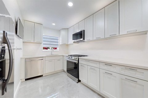 Casa en alquiler en Homestead, Florida, 5 dormitorios, 156.26 m2 № 1956489 - foto 7