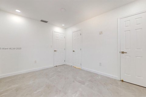 Casa en alquiler en Homestead, Florida, 5 dormitorios, 156.26 m2 № 1956489 - foto 13