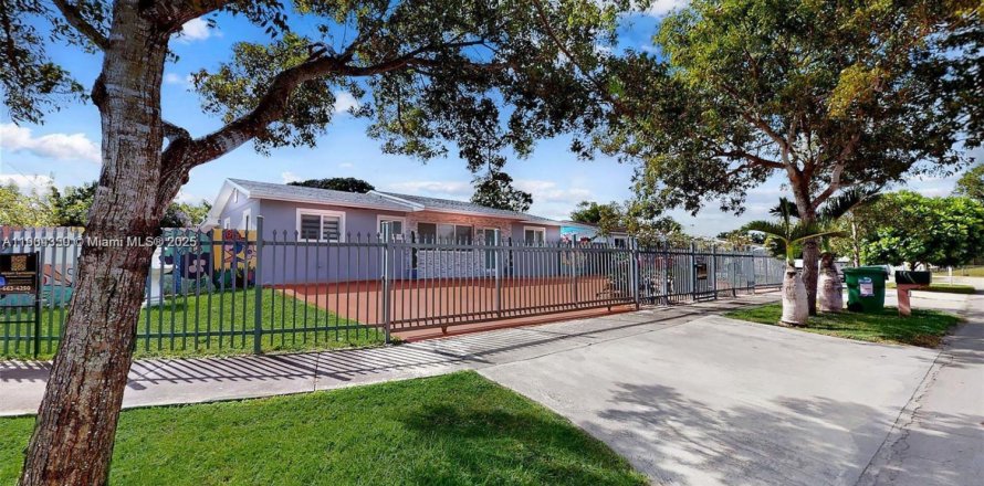 Casa en Homestead, Florida 5 dormitorios, 156.26 m2 № 1956489