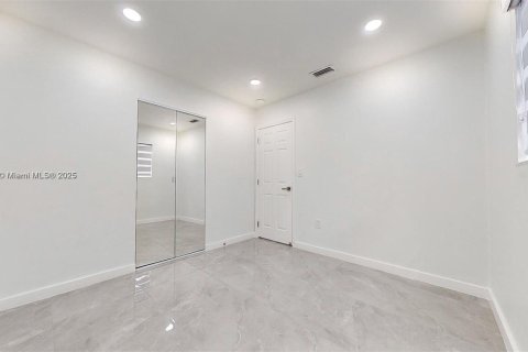 Casa en alquiler en Homestead, Florida, 5 dormitorios, 156.26 m2 № 1956489 - foto 11