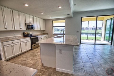 Condo in Venice, Florida, 3 bedrooms № 2197133 - photo 11