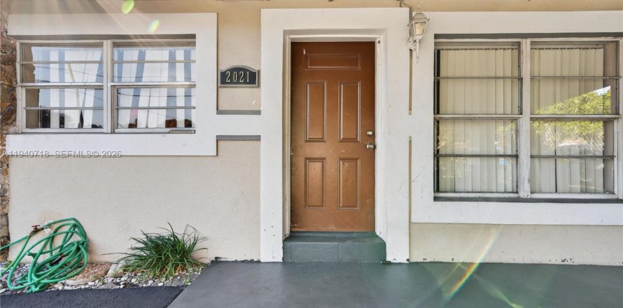 Дом в Форт-Лодердейл, Флорида 3 спальни, 101.45м2 № 2053975