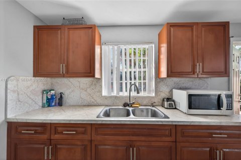 Купить виллу или дом в Форт-Лодердейл, Флорида 3 спальни, 101.45м2, № 2053975 - фото 11