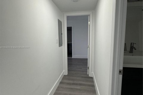 Купить кондоминиум в Халландейл-Бич, Флорида 1 спальня, 99.87м2, № 1938187 - фото 8