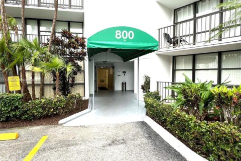 Condominio en venta en Hallandale Beach, Florida, 1 dormitorio, 99.87 m2 № 1938187 - foto 1