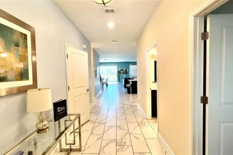 House in Davenport, Florida 8 bedrooms, 363.15 sq.m. № 1027280 - photo 10