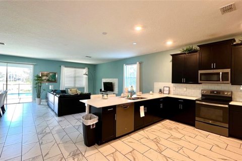 House in Davenport, Florida 8 bedrooms, 363.15 sq.m. № 1027280 - photo 30