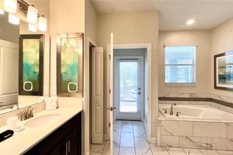House in Davenport, Florida 8 bedrooms, 363.15 sq.m. № 1027280 - photo 24