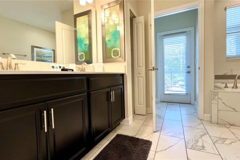 House in Davenport, Florida 8 bedrooms, 363.15 sq.m. № 1027280 - photo 29