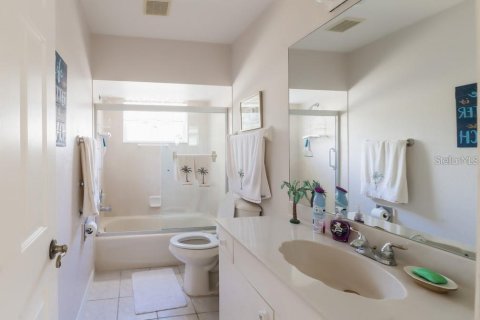 House in Venice, Florida 3 bedrooms, 173.36 sq.m. № 683304 - photo 17