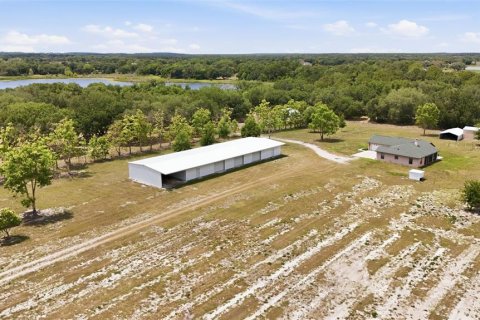 House in Umatilla, Florida 3 bedrooms, 160.44 sq.m. № 2208450