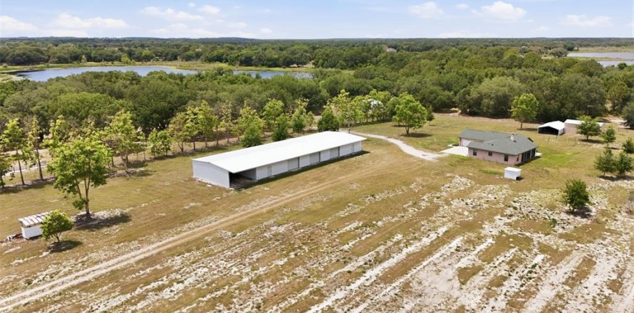 Casa en Umatilla, Florida 3 dormitorios, 160.44 m2 № 2208450