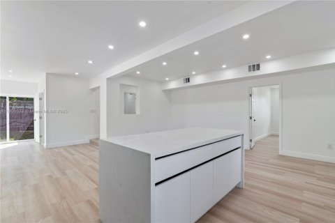 Casa en venta en West Park, Florida, 4 dormitorios, 153.57 m2 № 1956211 - foto 28