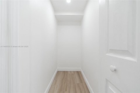 Купить виллу или дом в Вест-Парк, Флорида 4 спальни, 153.57м2, № 1956211 - фото 20