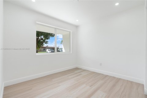 Casa en venta en West Park, Florida, 4 dormitorios, 153.57 m2 № 1956211 - foto 21