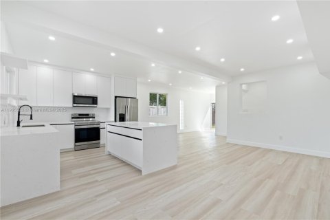 Купить виллу или дом в Вест-Парк, Флорида 4 спальни, 153.57м2, № 1956211 - фото 22