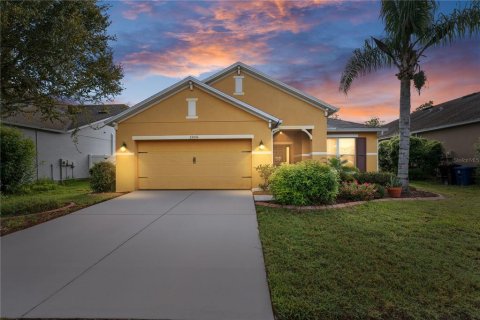 Casa en Land O' Lakes, Florida 4 dormitorios, 173.91 m2 № 2381040