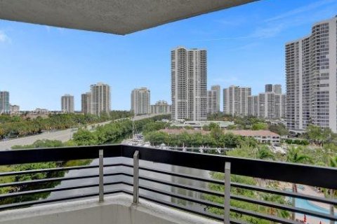 Condominio en alquiler en Aventura, Florida, 2 dormitorios № 2011749 - foto 2