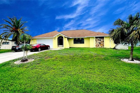 House in Punta Gorda, Florida 4 bedrooms, 188.22 sq.m. № 2227490