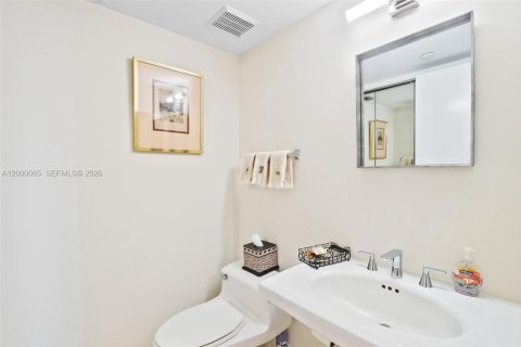 Copropriété à vendre à Aventura, Floride: 2 chambres, 126.81 m2 № 2065561 - photo 18